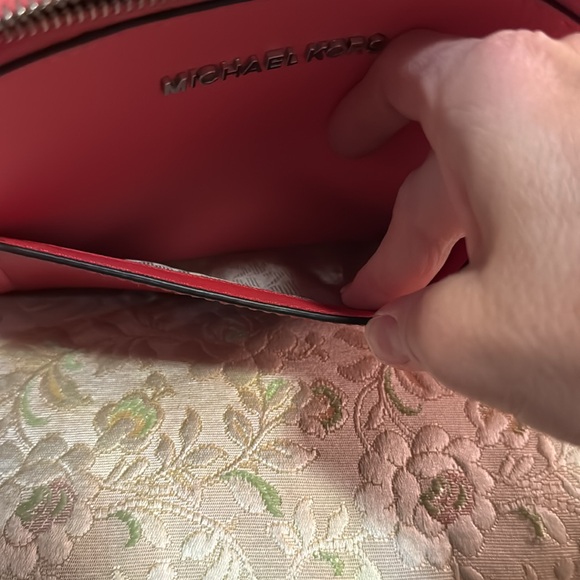 Michael Kors shoulder strap, cross body bag. Small Pink and silver hardware - Picture 8 of 8